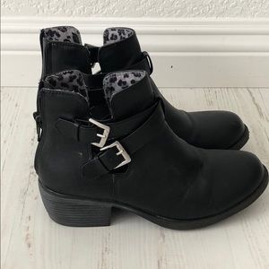 Girls/women’s Cynthia Rowley ankle boots size 4